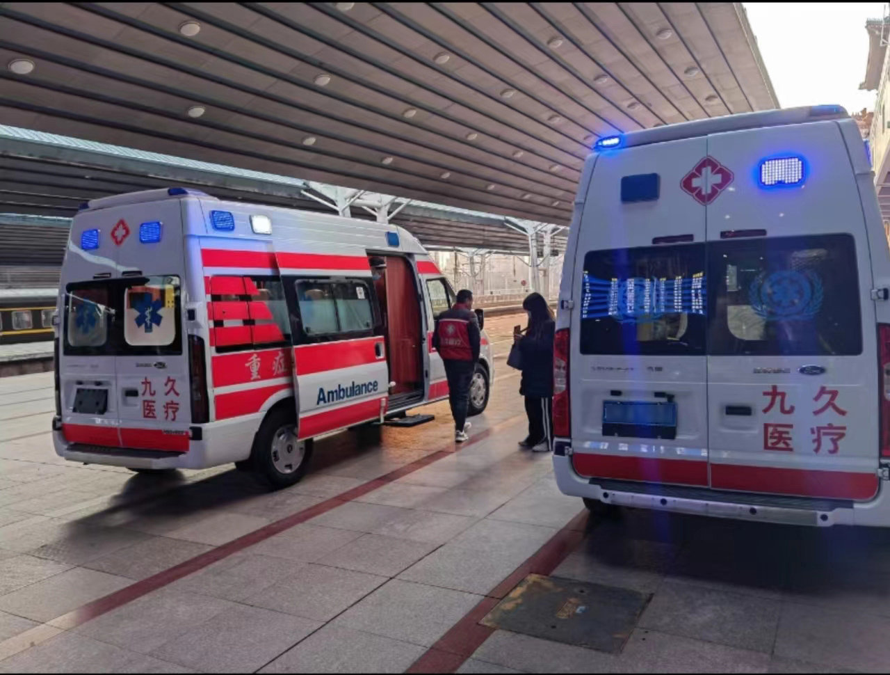 曲松县救护车长途转运